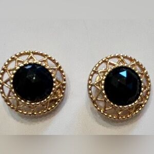 NWOT Vintage Sarah Coventry Clip On Earrings. Goldtone & black cut glass…​​​​